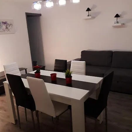 Jolie Vila